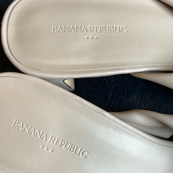 Butter soft, comfortable nude leather sandals - Picture 2 of 7